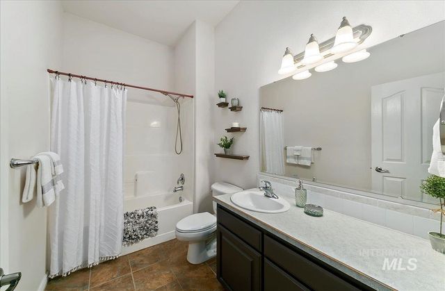 4019 E Man O War Dr, Nampa, ID 83686