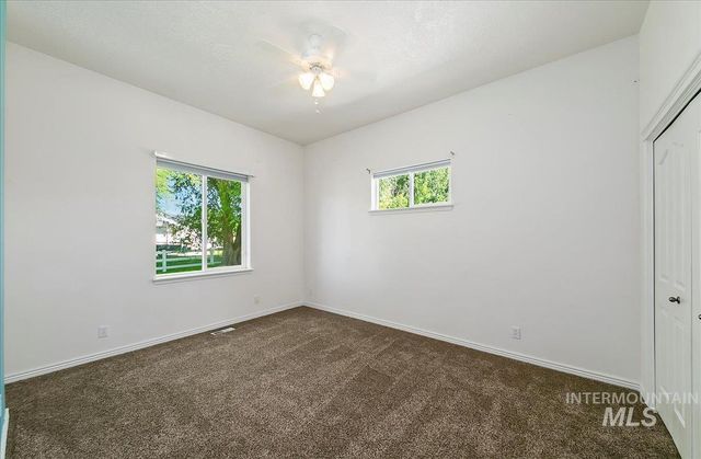 4019 E Man O War Dr, Nampa, ID 83686