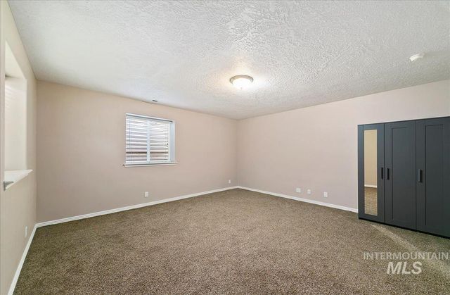 4019 E Man O War Dr, Nampa, ID 83686