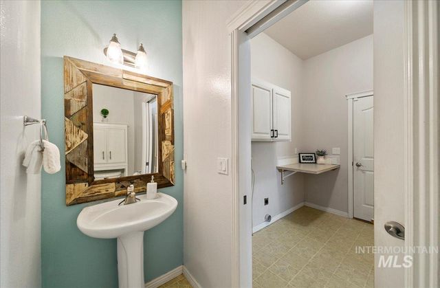 4019 E Man O War Dr, Nampa, ID 83686