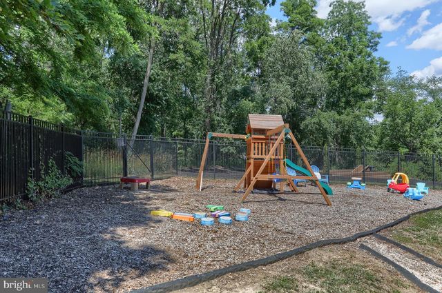2805 IONOFF RD, Harrisburg, PA 17110
