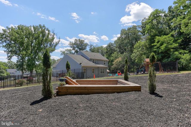 2805 IONOFF RD, Harrisburg, PA 17110