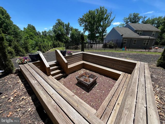 2805 IONOFF RD, Harrisburg, PA 17110