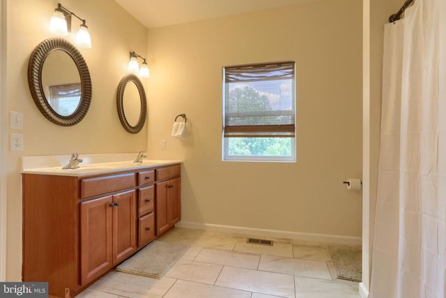 2805 IONOFF RD, Harrisburg, PA 17110