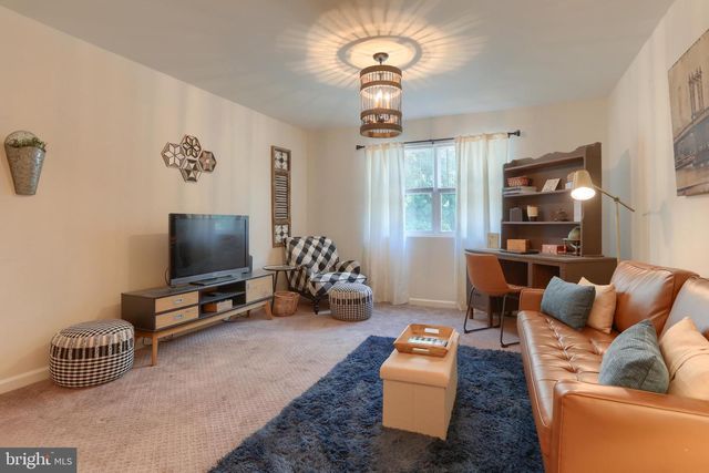 2805 IONOFF RD, Harrisburg, PA 17110