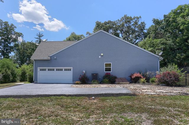2805 IONOFF RD, Harrisburg, PA 17110