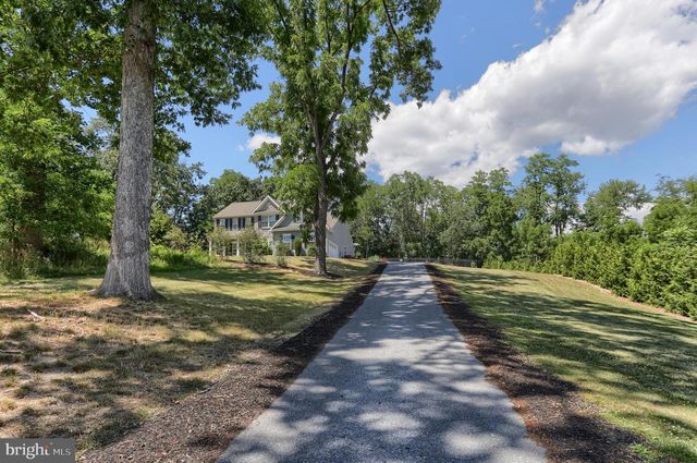 2805 IONOFF RD, Harrisburg, PA 17110