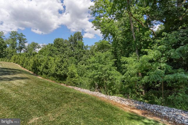 2805 IONOFF RD, Harrisburg, PA 17110