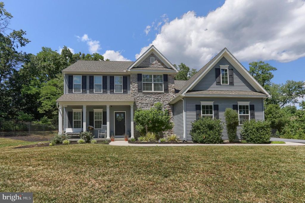 2805 IONOFF RD, Harrisburg, PA 17110