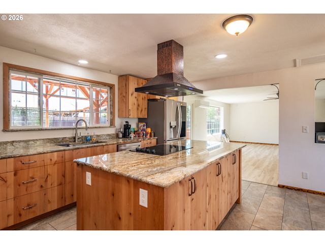 184 CHADWICK Ln, Myrtle Creek, OR 97457