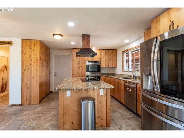 184 CHADWICK Ln, Myrtle Creek, OR 97457