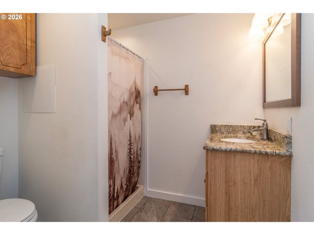 184 CHADWICK Ln, Myrtle Creek, OR 97457