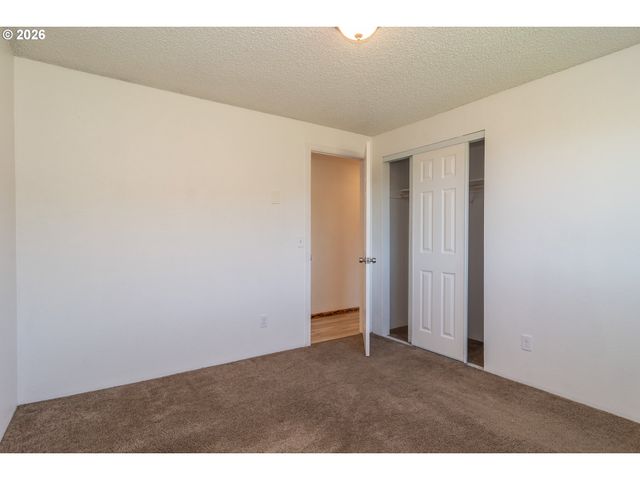 184 CHADWICK Ln, Myrtle Creek, OR 97457