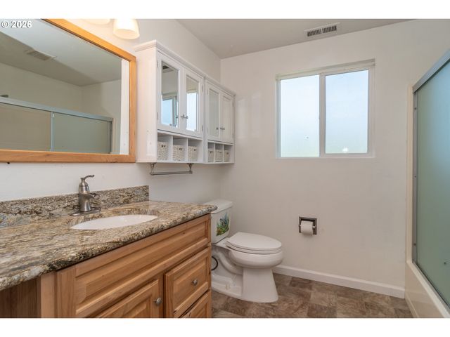 184 CHADWICK Ln, Myrtle Creek, OR 97457