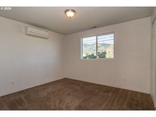 184 CHADWICK Ln, Myrtle Creek, OR 97457