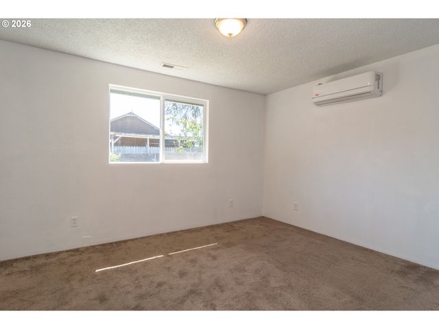 184 CHADWICK Ln, Myrtle Creek, OR 97457