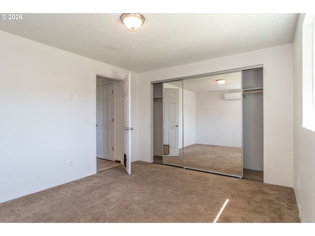 184 CHADWICK Ln, Myrtle Creek, OR 97457