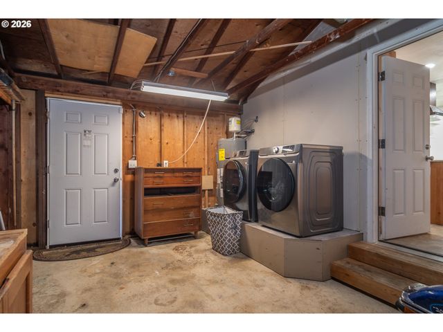 184 CHADWICK Ln, Myrtle Creek, OR 97457