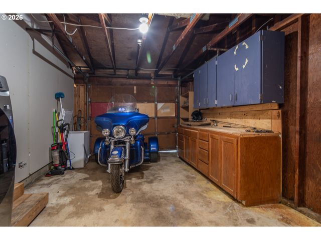 184 CHADWICK Ln, Myrtle Creek, OR 97457