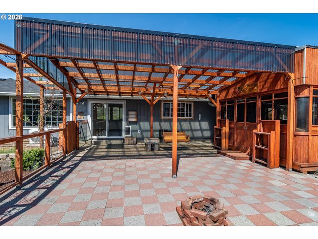 184 CHADWICK Ln, Myrtle Creek, OR 97457