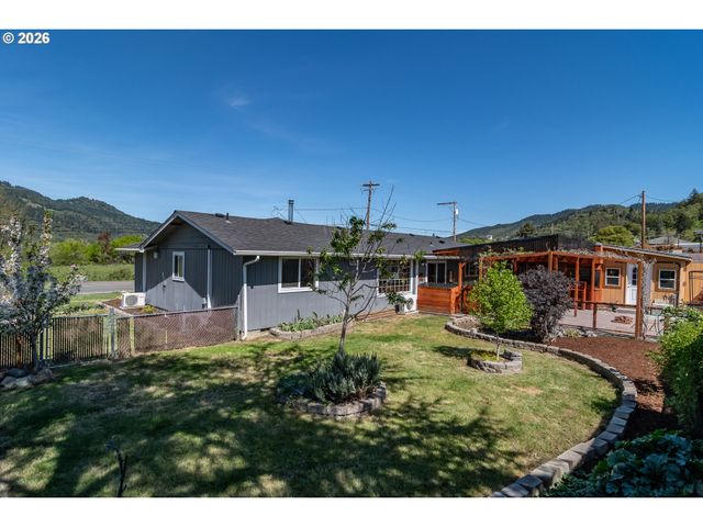 184 CHADWICK Ln, Myrtle Creek, OR 97457
