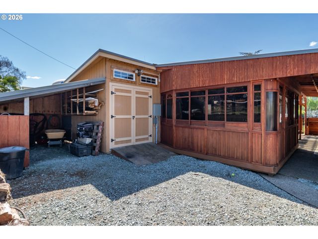 184 CHADWICK Ln, Myrtle Creek, OR 97457