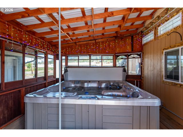 184 CHADWICK Ln, Myrtle Creek, OR 97457