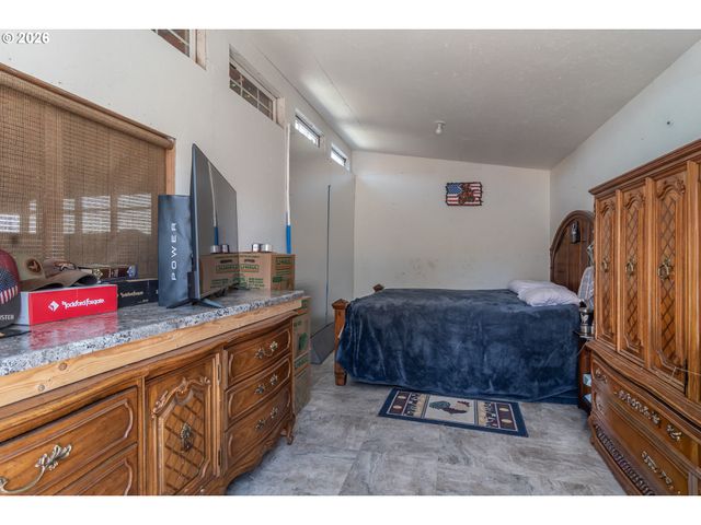 184 CHADWICK Ln, Myrtle Creek, OR 97457