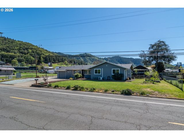 184 CHADWICK Ln, Myrtle Creek, OR 97457