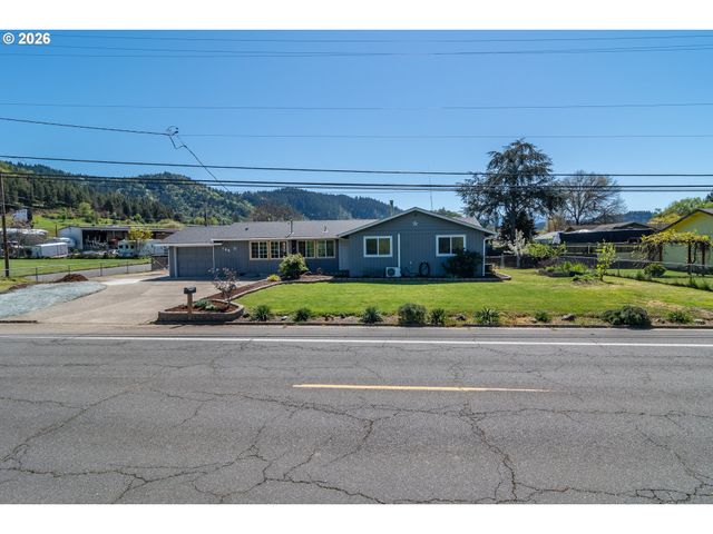 184 CHADWICK Ln, Myrtle Creek, OR 97457