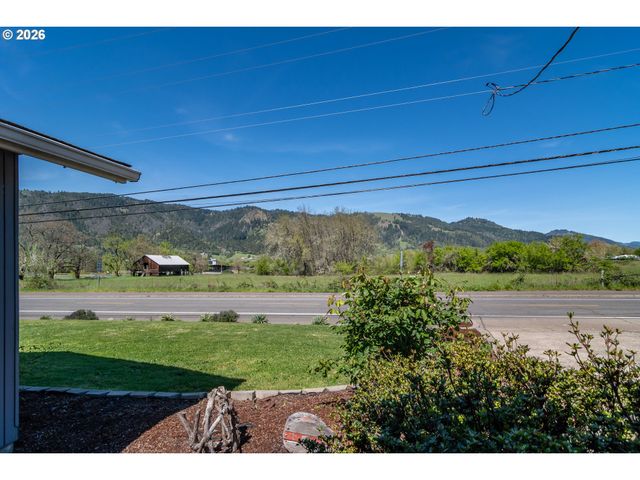 184 CHADWICK Ln, Myrtle Creek, OR 97457