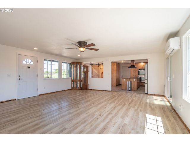 184 CHADWICK Ln, Myrtle Creek, OR 97457