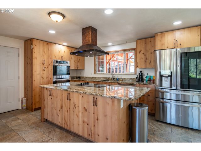 184 CHADWICK Ln, Myrtle Creek, OR 97457