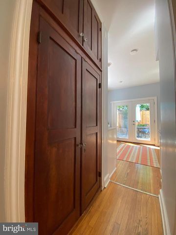 707 10TH ST SE, Washington, DC 20003