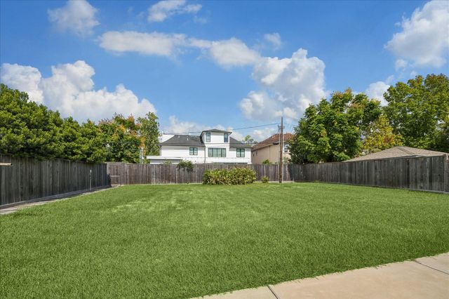 4914 Holly Street, Bellaire, TX 77401