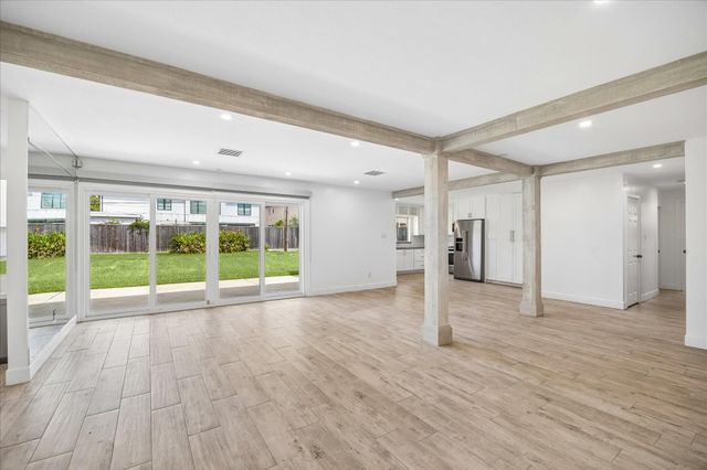 4914 Holly Street, Bellaire, TX 77401