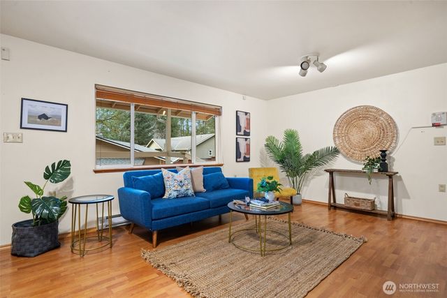 565 NE Ormsby Way, Bremerton, WA 98311