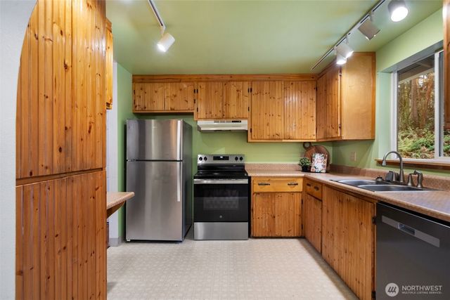 565 NE Ormsby Way, Bremerton, WA 98311