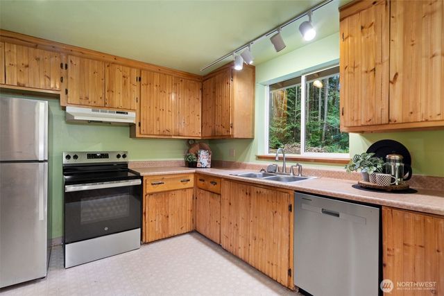 565 NE Ormsby Way, Bremerton, WA 98311