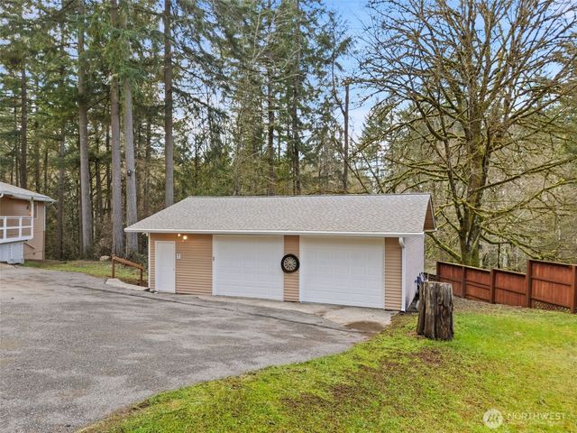 565 NE Ormsby Way, Bremerton, WA 98311