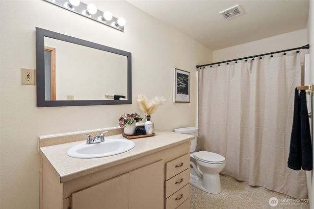 565 NE Ormsby Way, Bremerton, WA 98311