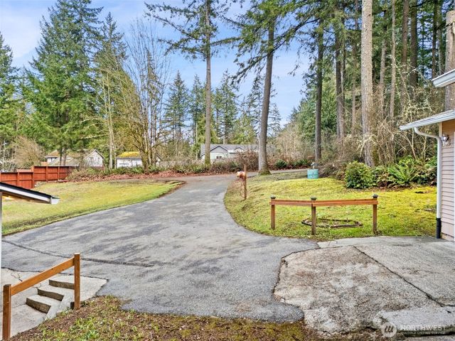 565 NE Ormsby Way, Bremerton, WA 98311