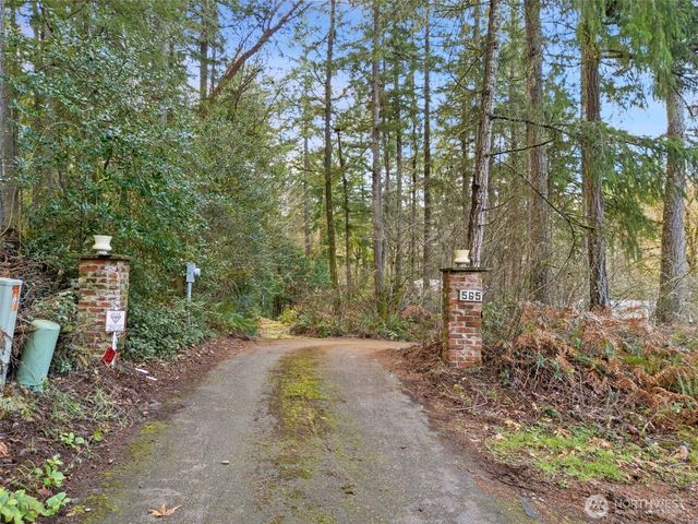 565 NE Ormsby Way, Bremerton, WA 98311