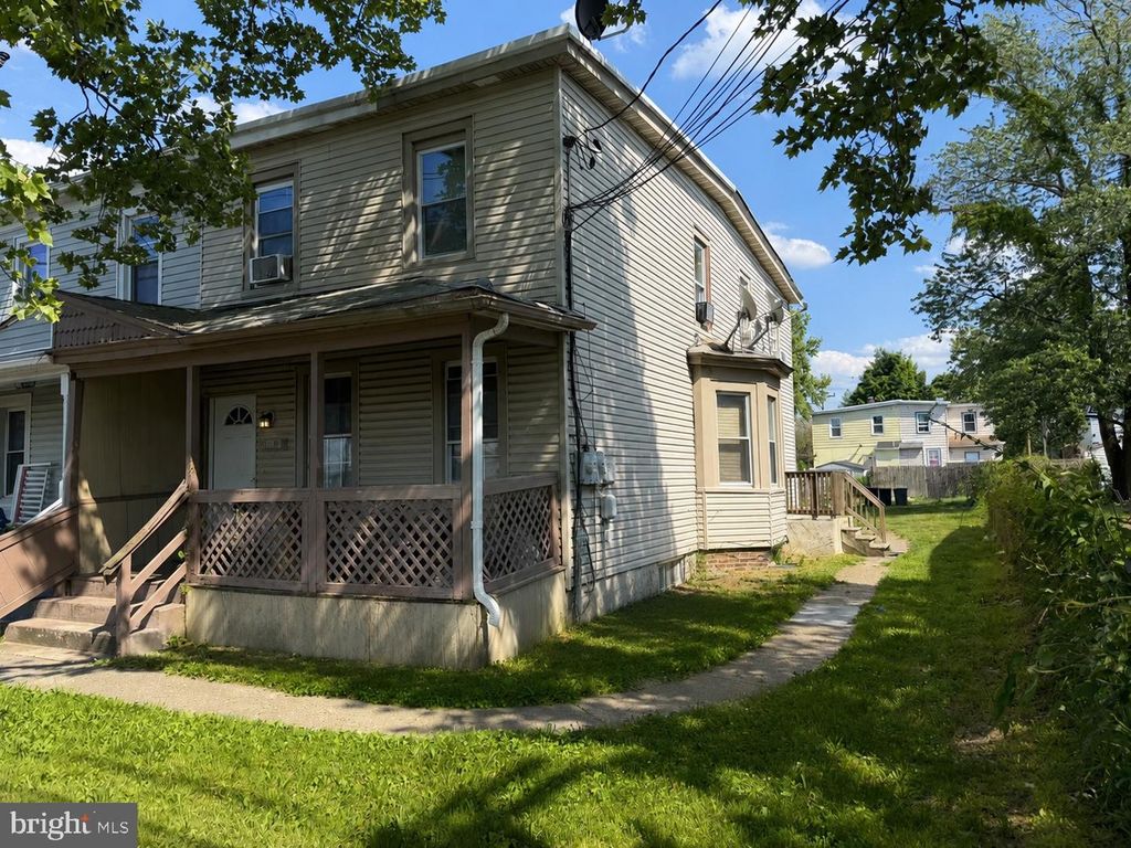 1002 W FRONT ST, FLORENCE, NJ 08518 — exterior