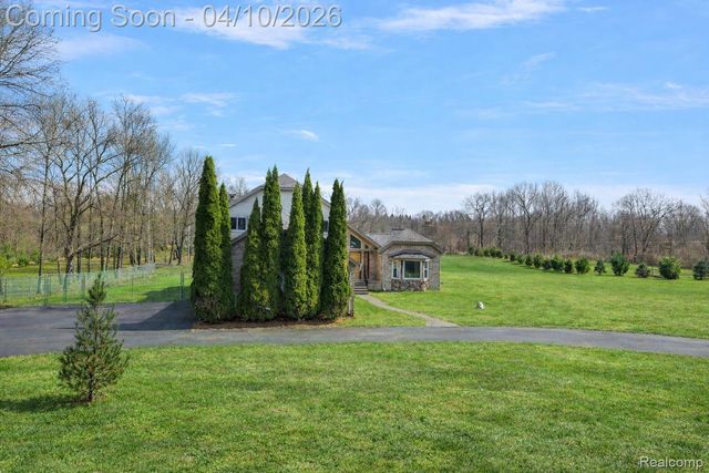3105 Hickory Ridge Drive, Brandon Charter Township, MI 48462