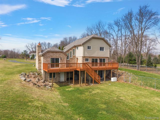 3105 Hickory Ridge Drive, Brandon Charter Township, MI 48462