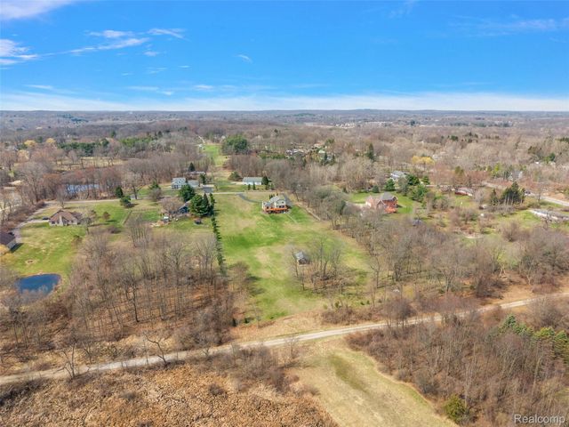 3105 Hickory Ridge Drive, Brandon Charter Township, MI 48462