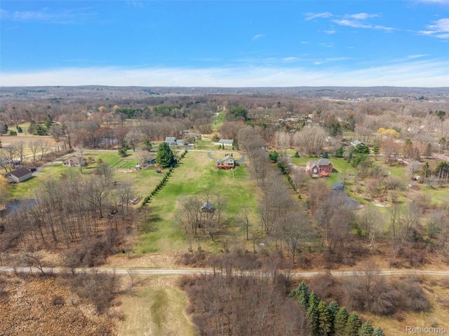 3105 Hickory Ridge Drive, Brandon Charter Township, MI 48462