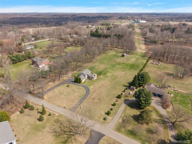 3105 Hickory Ridge Drive, Brandon Charter Township, MI 48462