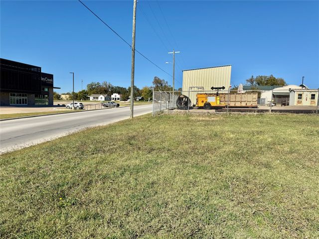 619 W Broadway Street, Gainesville, TX 76240